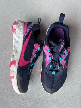 Nike ~ Renew Element 55 ~ Youth Size 1